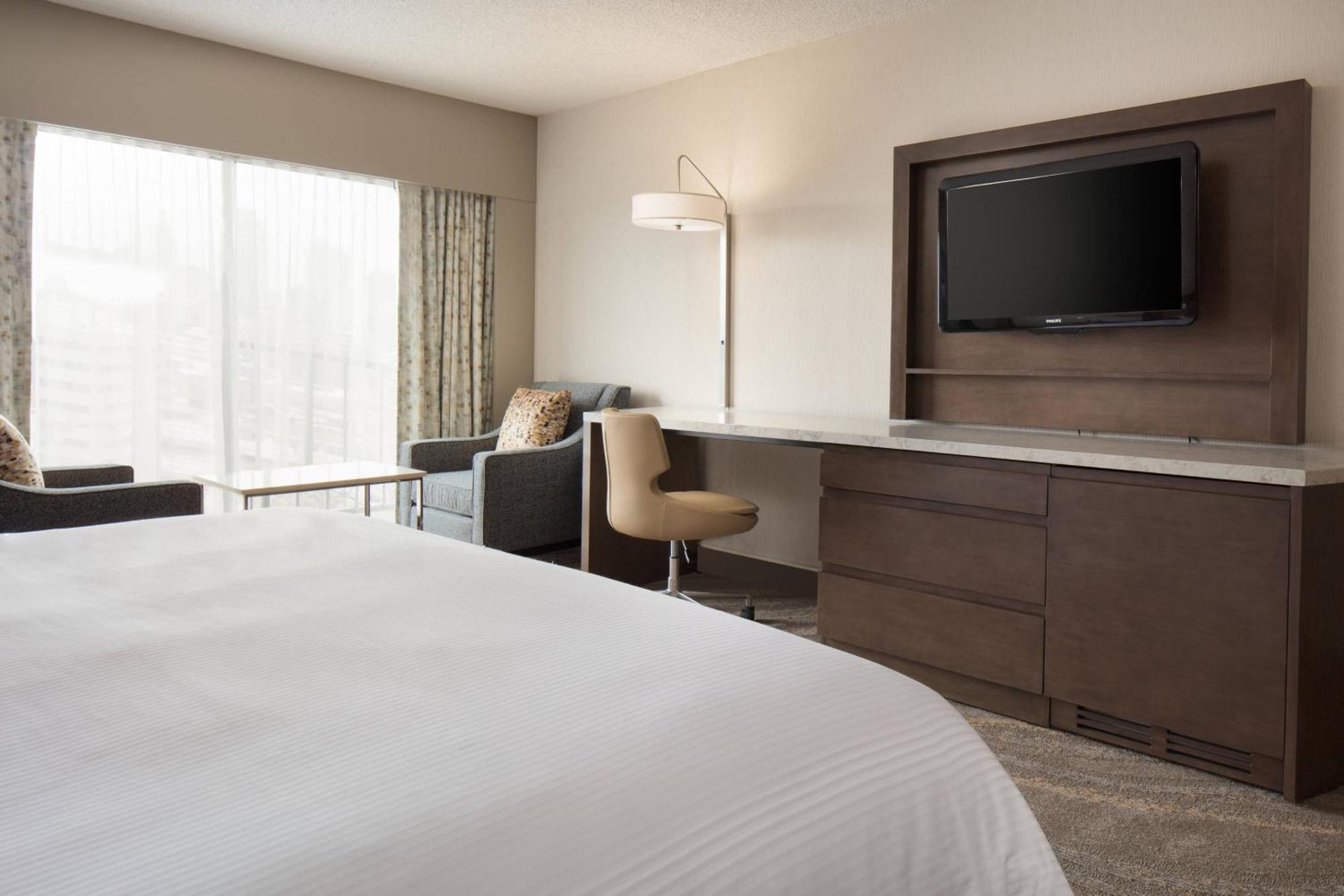 The Westin Kansas City At Crown Center Exterior photo