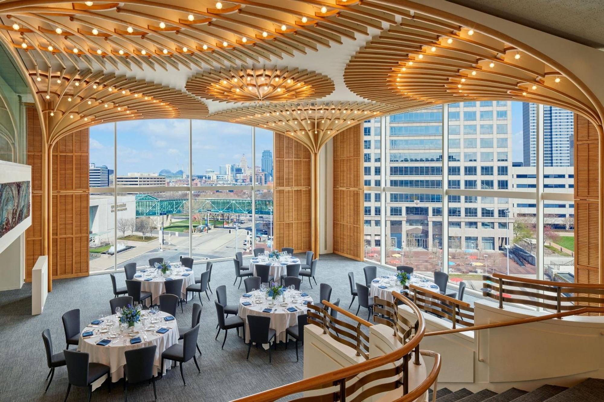 The Westin Kansas City At Crown Center Exterior photo