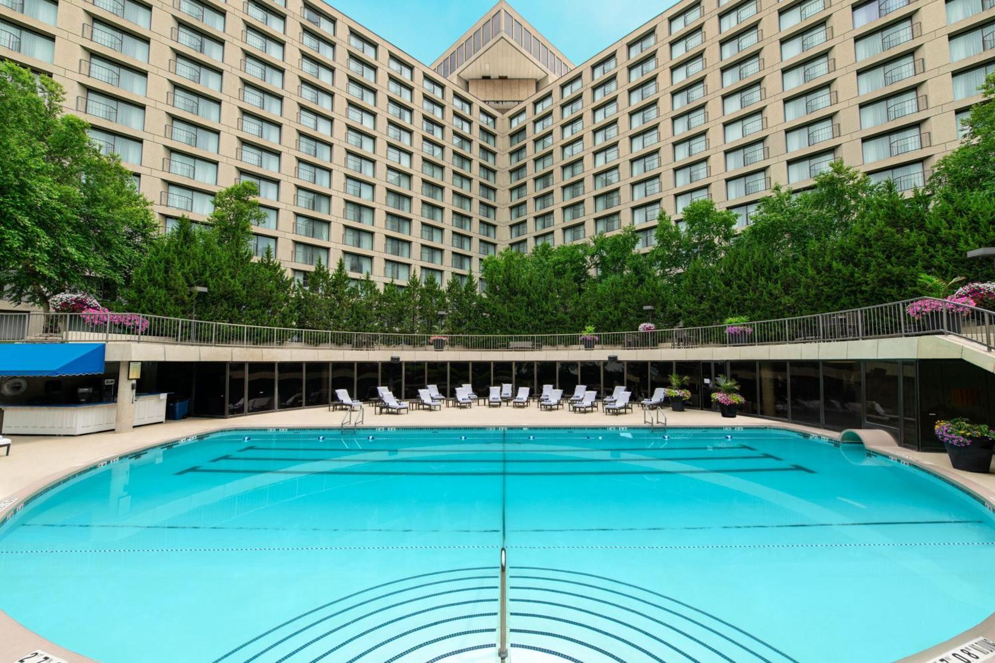 The Westin Kansas City At Crown Center Exterior photo