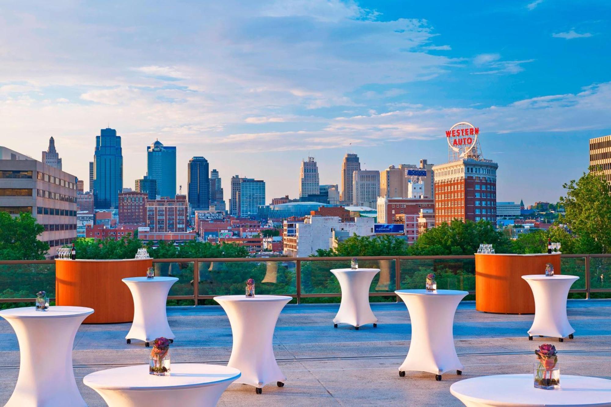 The Westin Kansas City At Crown Center Exterior photo