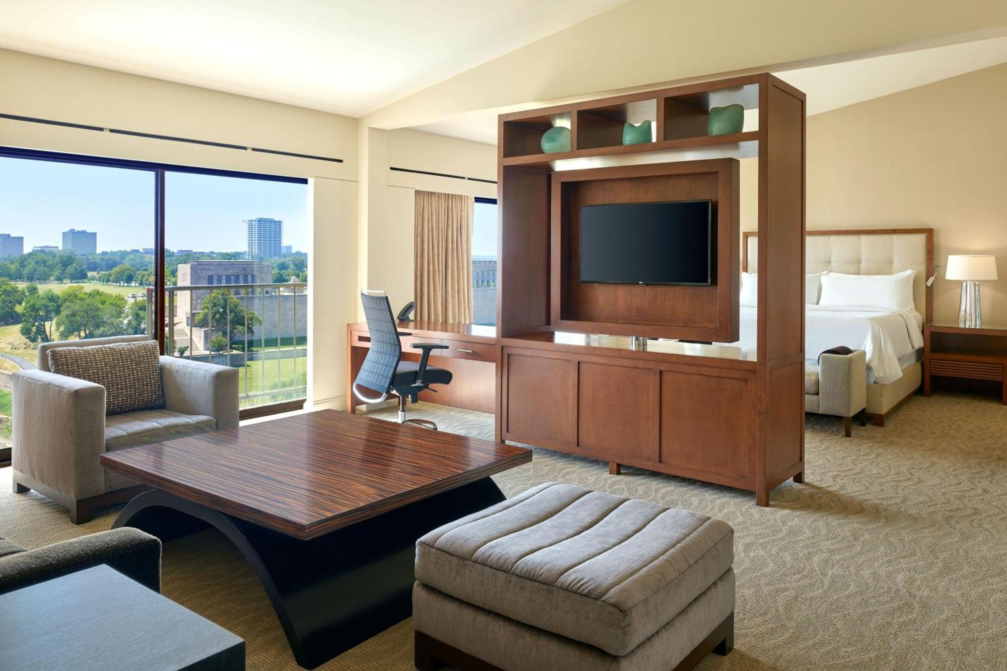 The Westin Kansas City At Crown Center Exterior photo