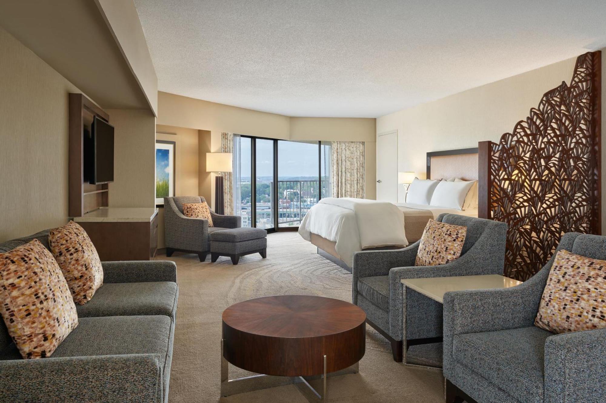 The Westin Kansas City At Crown Center Exterior photo