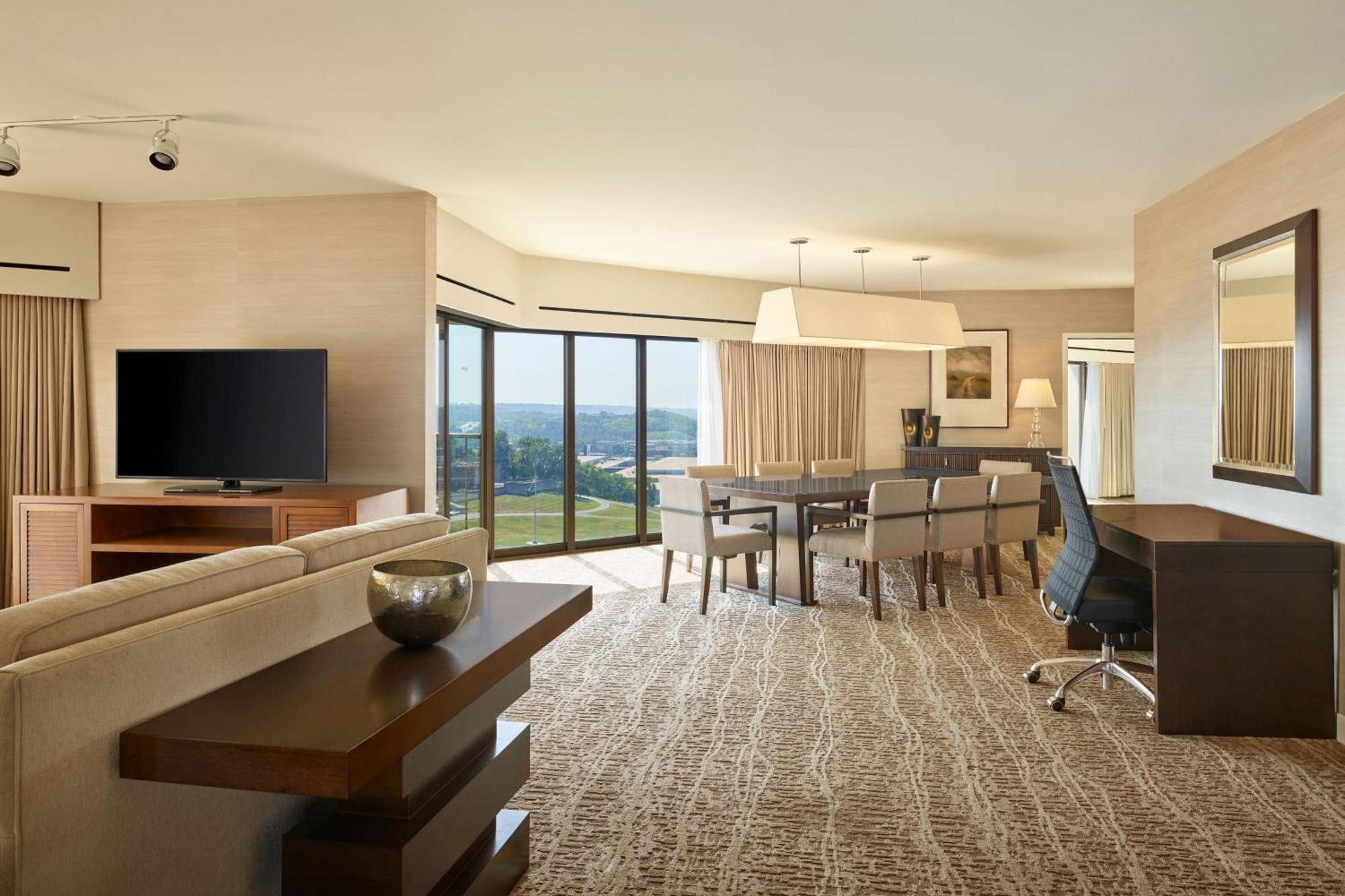 The Westin Kansas City At Crown Center Exterior photo