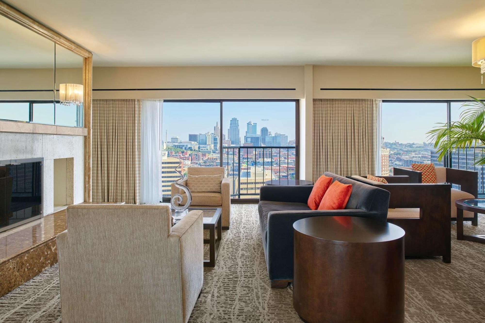 The Westin Kansas City At Crown Center Exterior photo