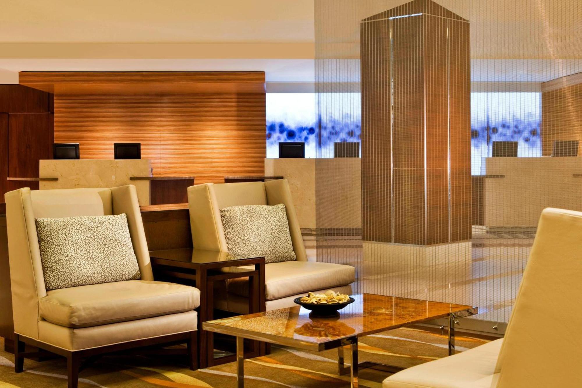 The Westin Kansas City At Crown Center Exterior photo
